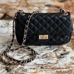Elegant Black Quilted Chain Bag